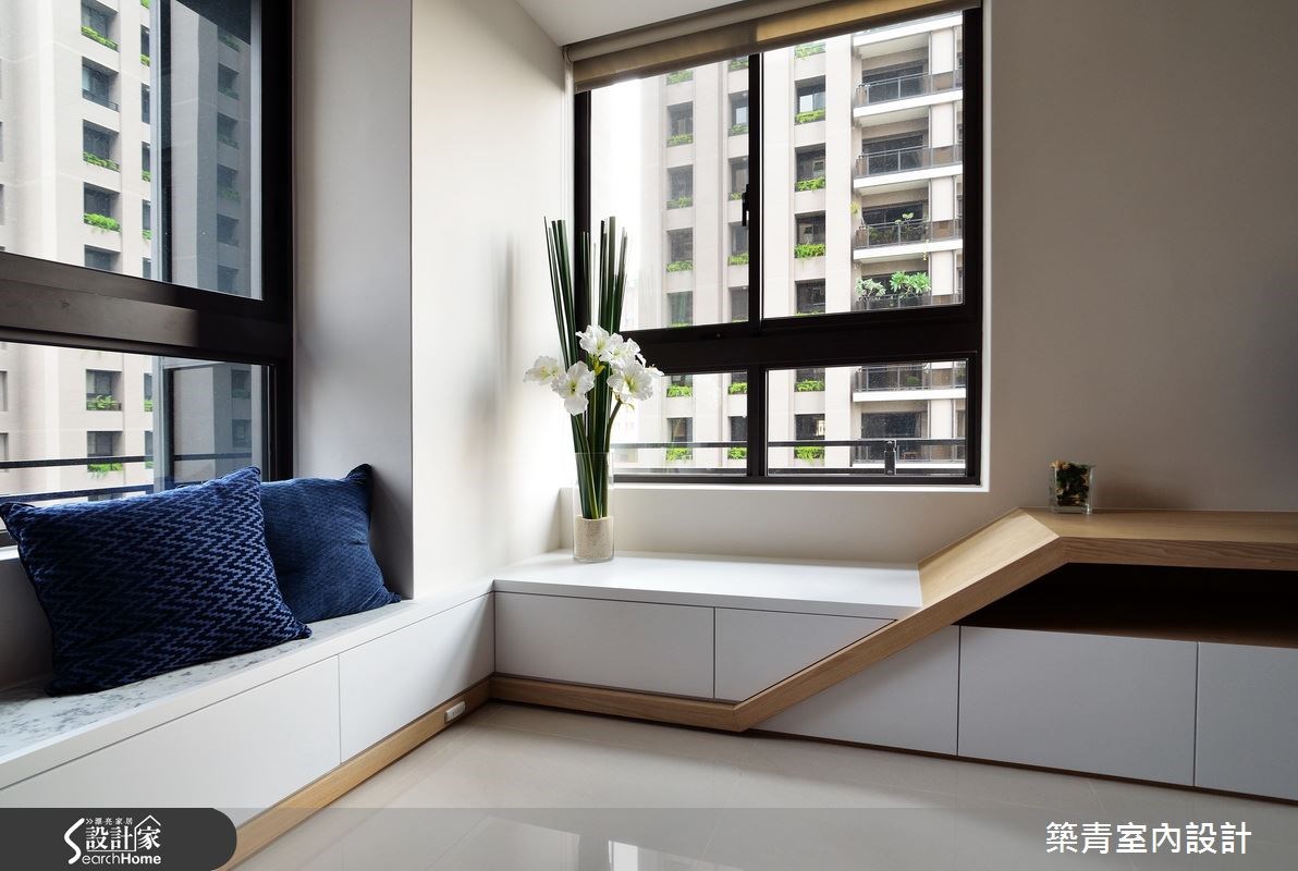 來到台中市的 45 坪 4 房 2 廳居宅，設計師在白色基調