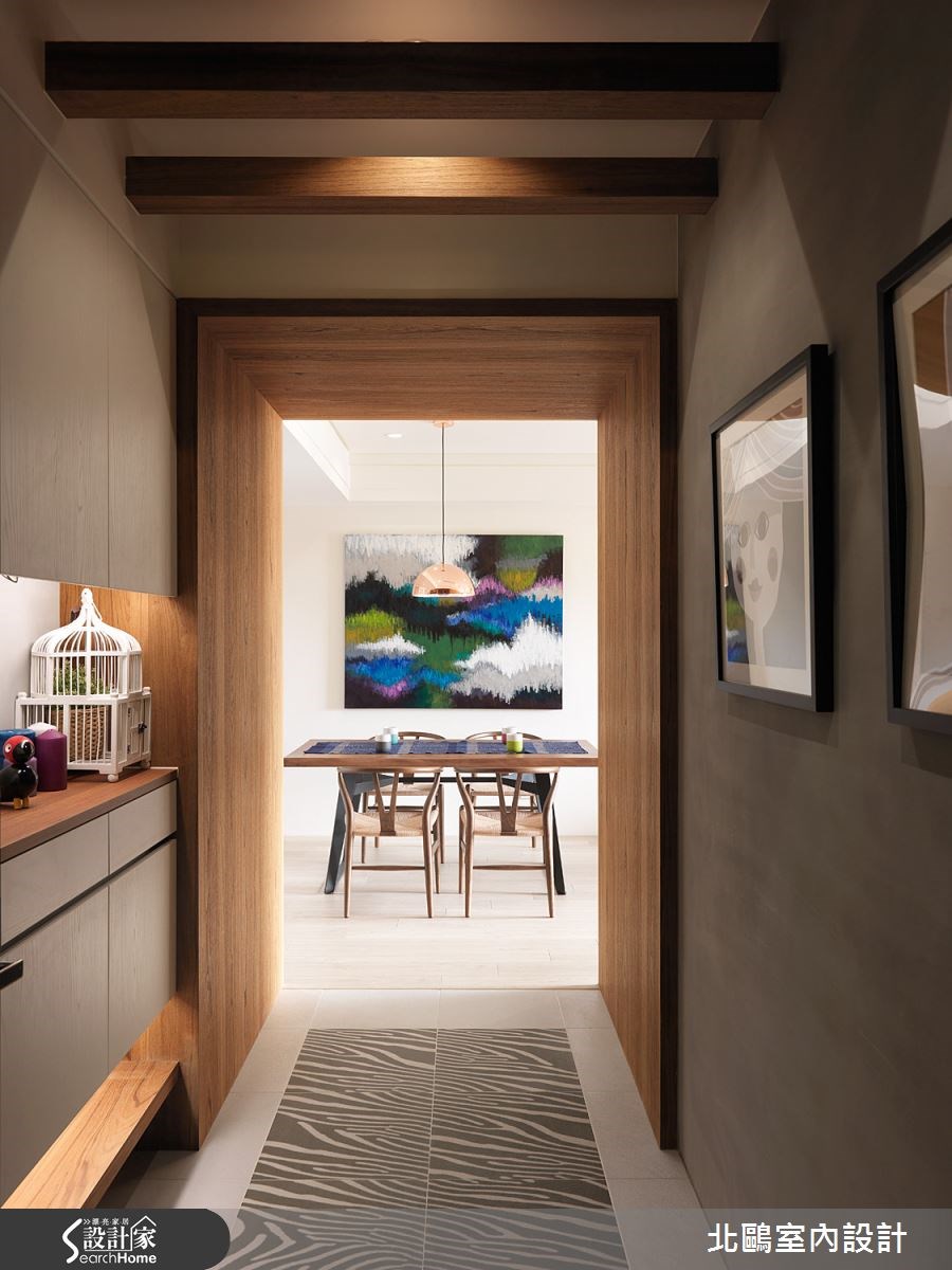 冷風颼颼,來點溫暖原木味吧!在淡水的 25 坪空間內,