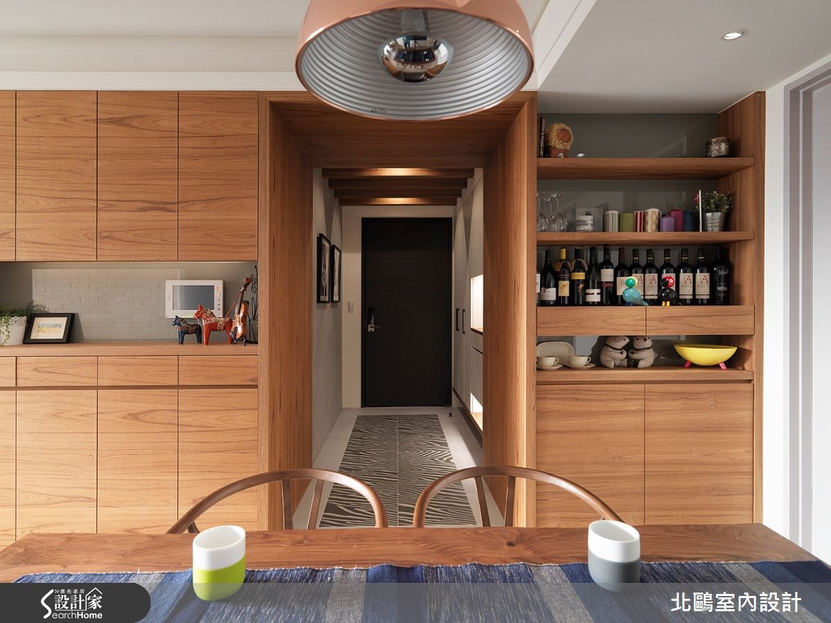 冷風颼颼,來點溫暖原木味吧!在淡水的 25 坪空間內,