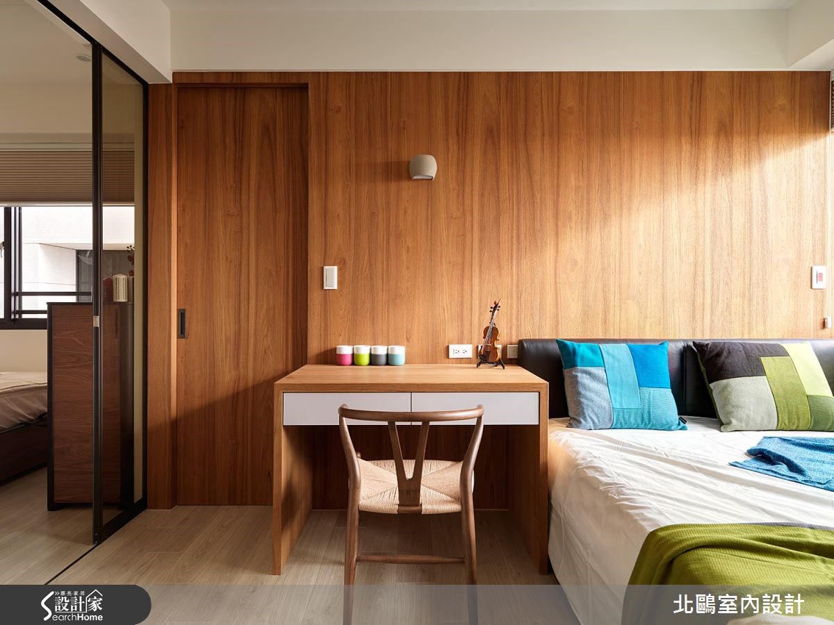 冷風颼颼,來點溫暖原木味吧!在淡水的 25 坪空間內,