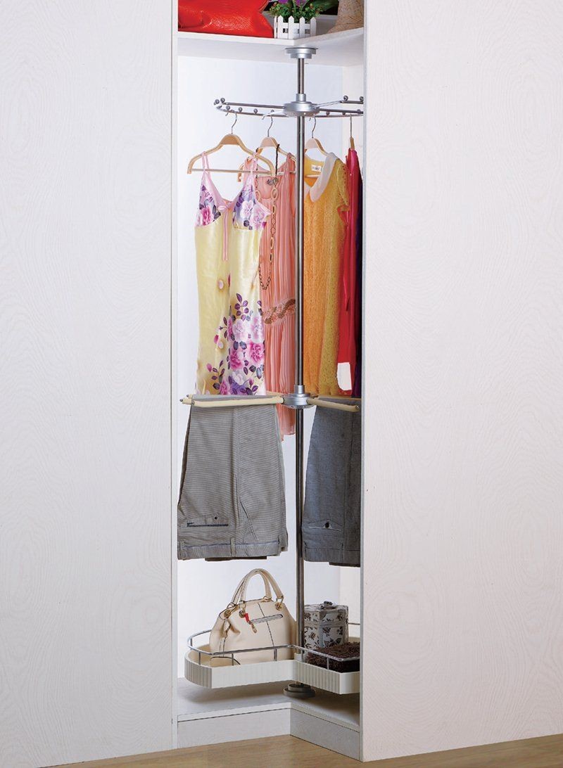 金屬褲架採取全拉出結構設計,使用時更加省力。貼心搭配迷你籃,可收納心愛小物,大大提升實用機能。表面採用電鍍處理,褲架吊管則以發泡橡膠細緻包裹,讓寶貝衣物長期懸掛也不會產生掛印且不易滑落,講究衣物保養的您,絕對不能錯過此款配件! 金屬褲架採取全拉出結構設計,使用時更加省力。貼心搭配迷你籃,可收納心愛小物,大大提升實用機能。表面採用電鍍處理,褲架吊管則以發泡橡膠細緻包裹,讓寶貝衣物長期懸掛也不會產生掛印且不易滑落,講究衣物保養的您,絕對不能錯過此款配件!