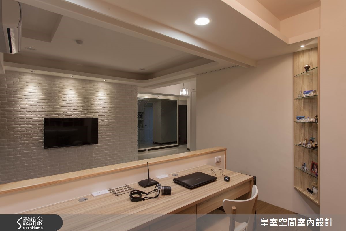 夫妻兩人買下位於新竹市 25 坪的新成屋,裝修時希望以
