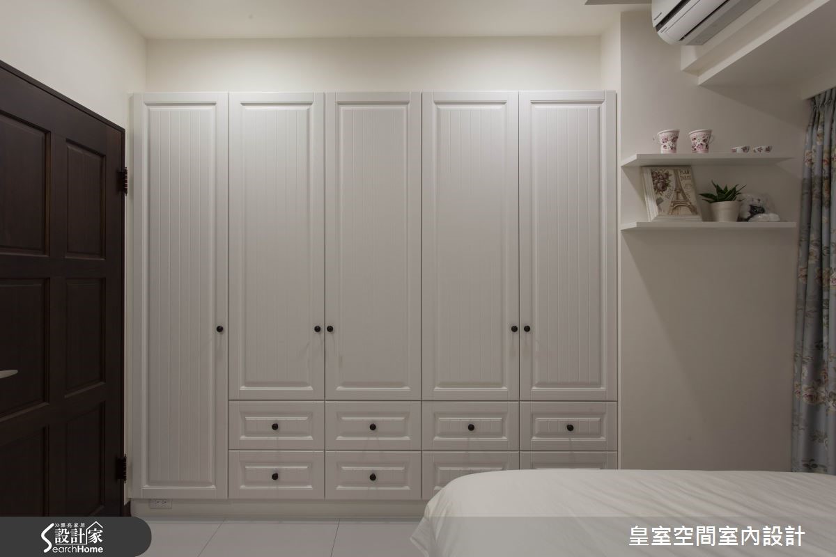 夫妻兩人買下位於新竹市 25 坪的新成屋,裝修時希望以