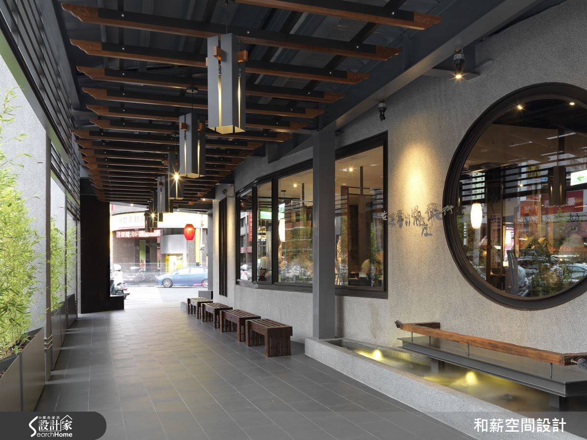 位於高雄市區的一間 250 坪頂級火鍋的 2 層樓餐飲商業