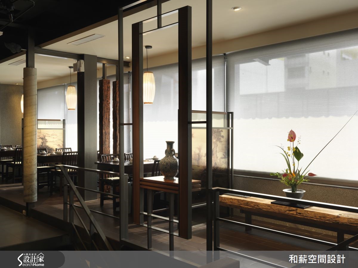 位於高雄市區的一間 250 坪頂級火鍋的 2 層樓餐飲商業