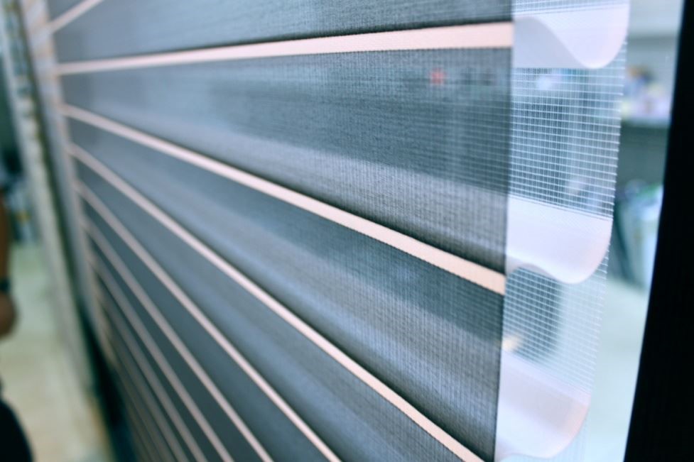 絲柔百葉能輕鬆決定進入空間的光線，輕鬆藉由陽光打造空間氛圍。圖片提供_榭琳傢飾設計公司