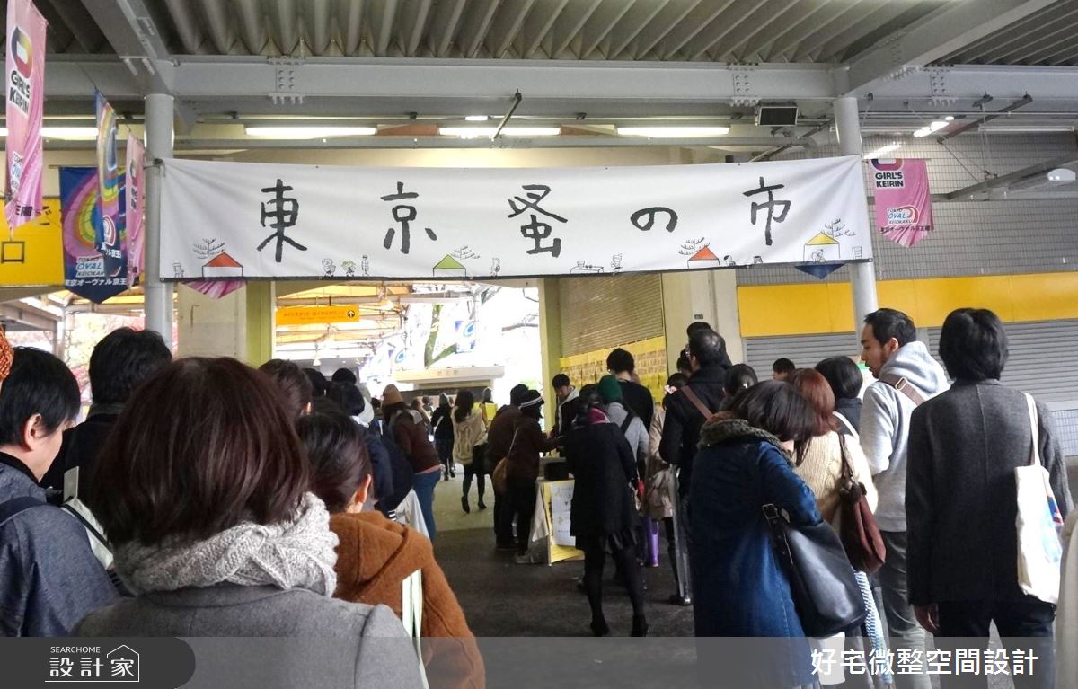 東京蚤之市每年吸引許多國內外的民眾前來參觀，二手商品的種類包羅萬象。