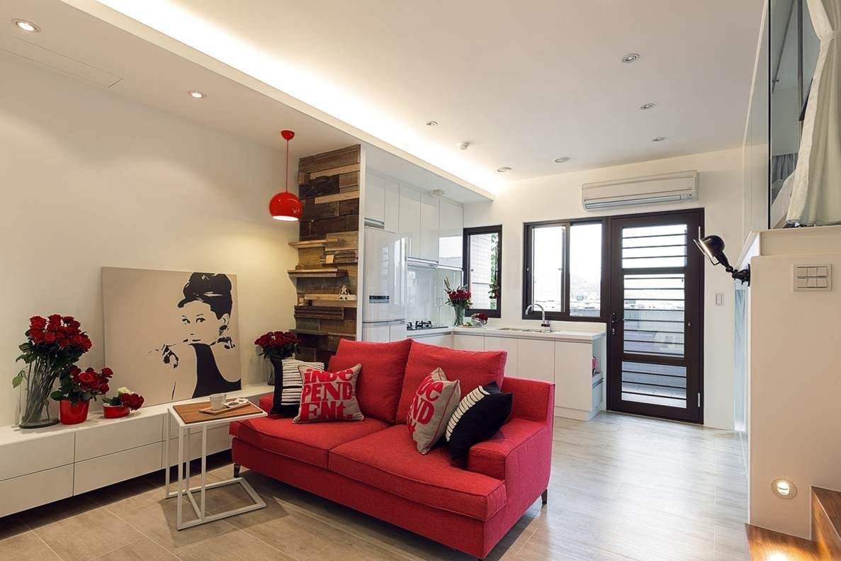位於捷運範圍內的繁華區域的 16 坪小宅，屋主是擁有新