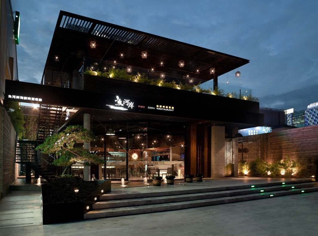 這是一間位於台中秋紅谷景觀公園的餐廳，秋紅谷本身為