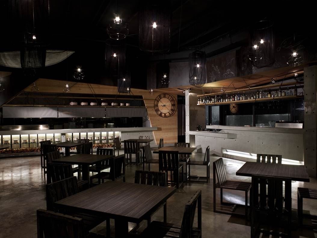 這是一間位於台中秋紅谷景觀公園的餐廳，秋紅谷本身為