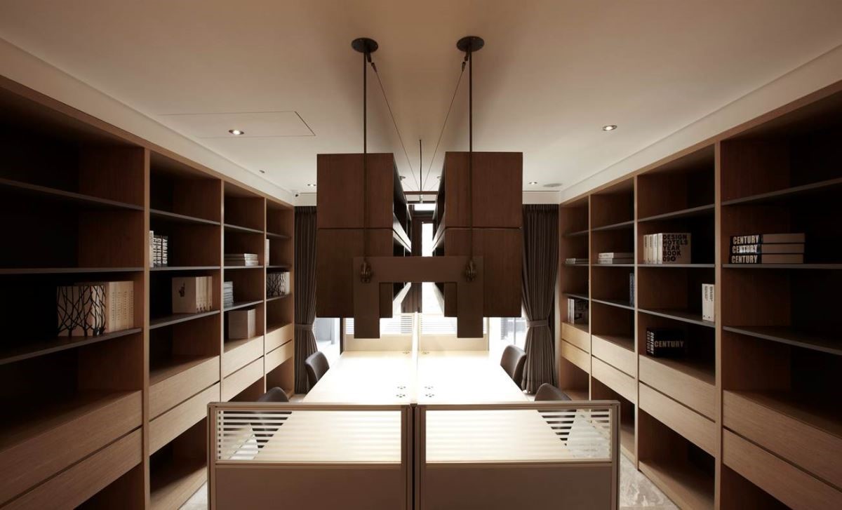 這是位於高樓層的土地開發公司，擁有絕佳的地理優勢與