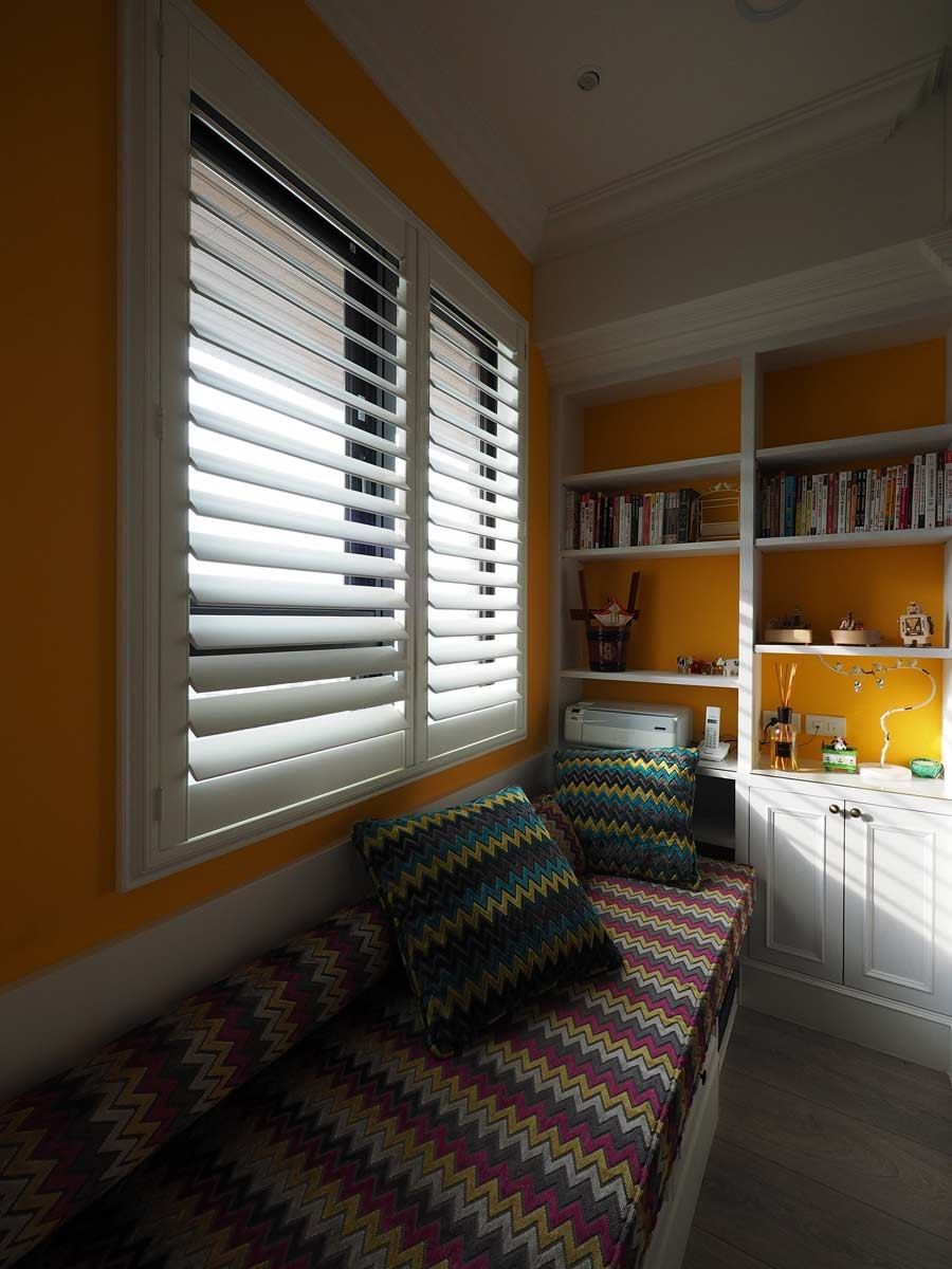 調整百葉窗葉片，就能控制室內明亮程度。