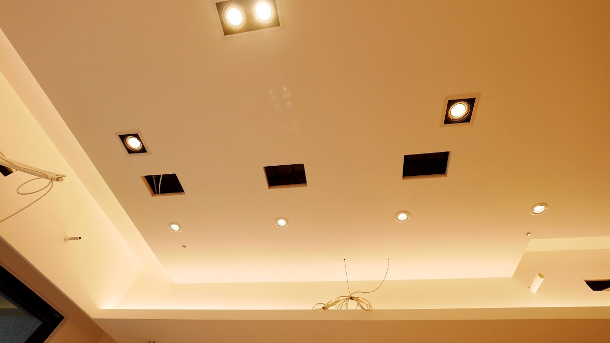 天花板預留的音響位置。