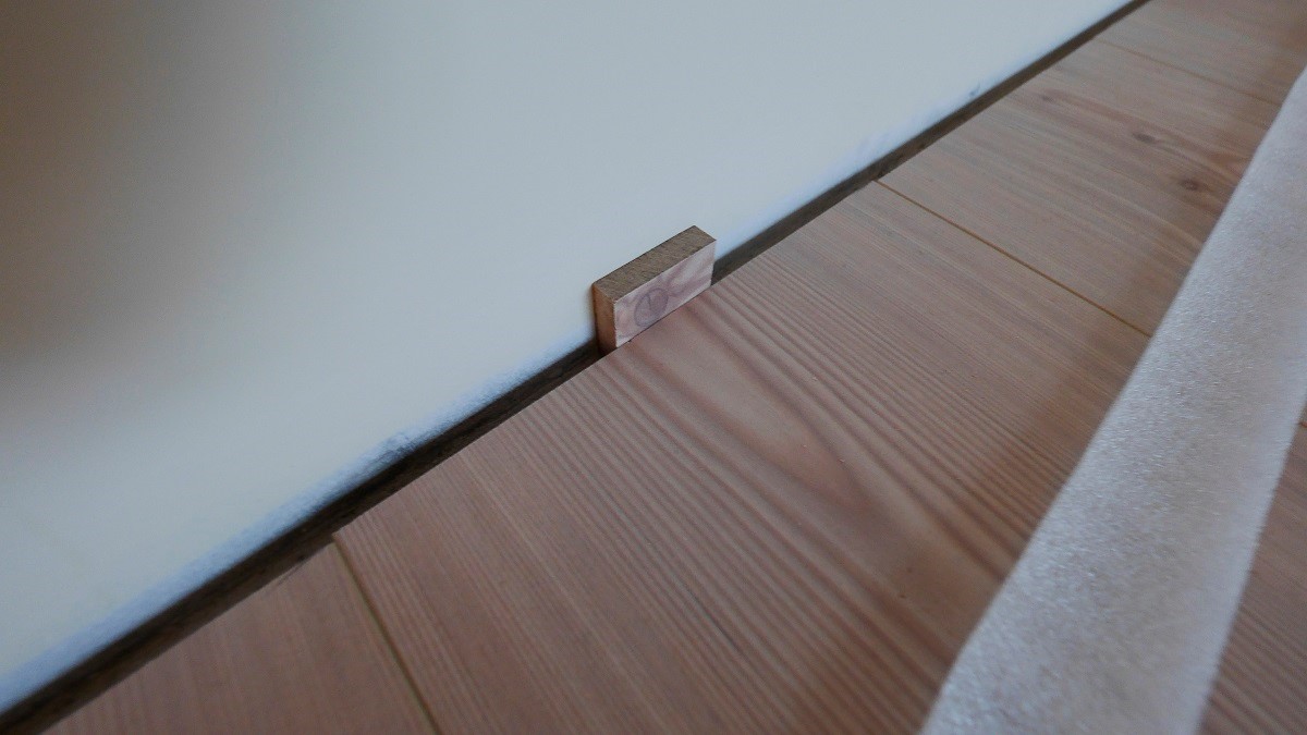 這次來到工地現場，油漆已經完工，師傅將地面清空，準