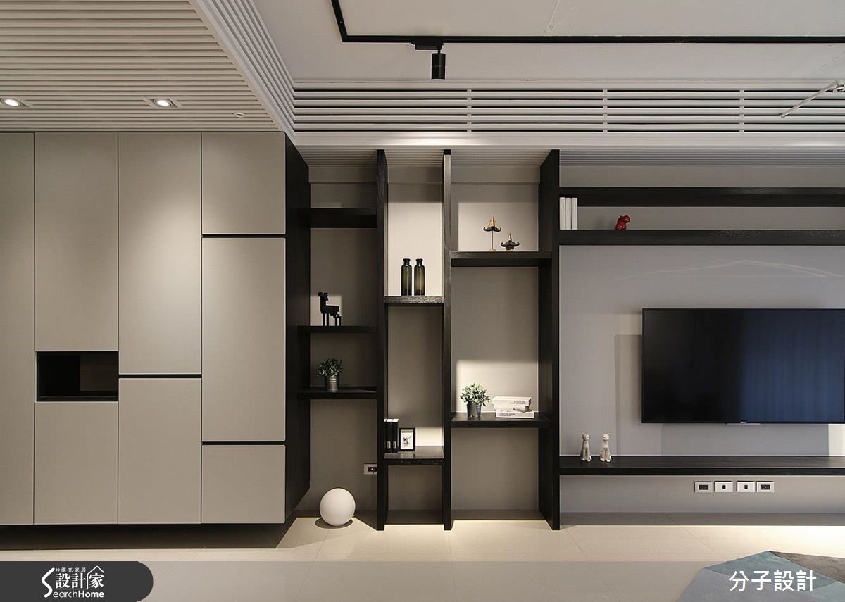 25 坪居家空間，設計師選用黑、灰、白色搭配木質紋理