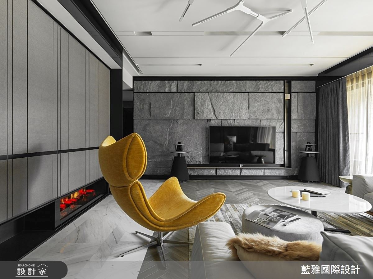 電視牆以少見的戶外建材，營造古堡般的尊貴氣息。