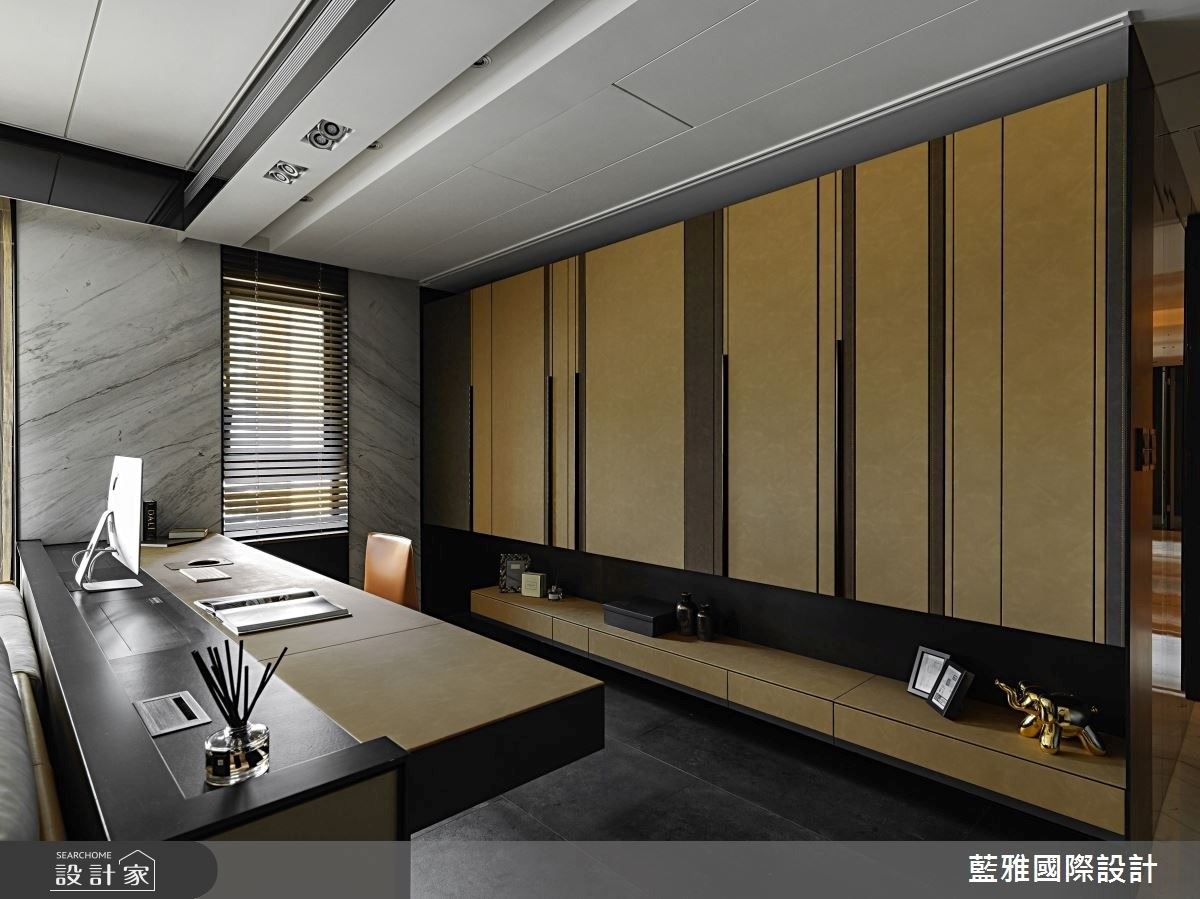 電視牆以少見的戶外建材，營造古堡般的尊貴氣息。