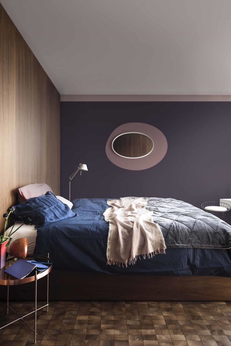 2018年度代表色「暖木棕」具備溫和、包容性高等特質，品味玩家可以自由運用與搭配