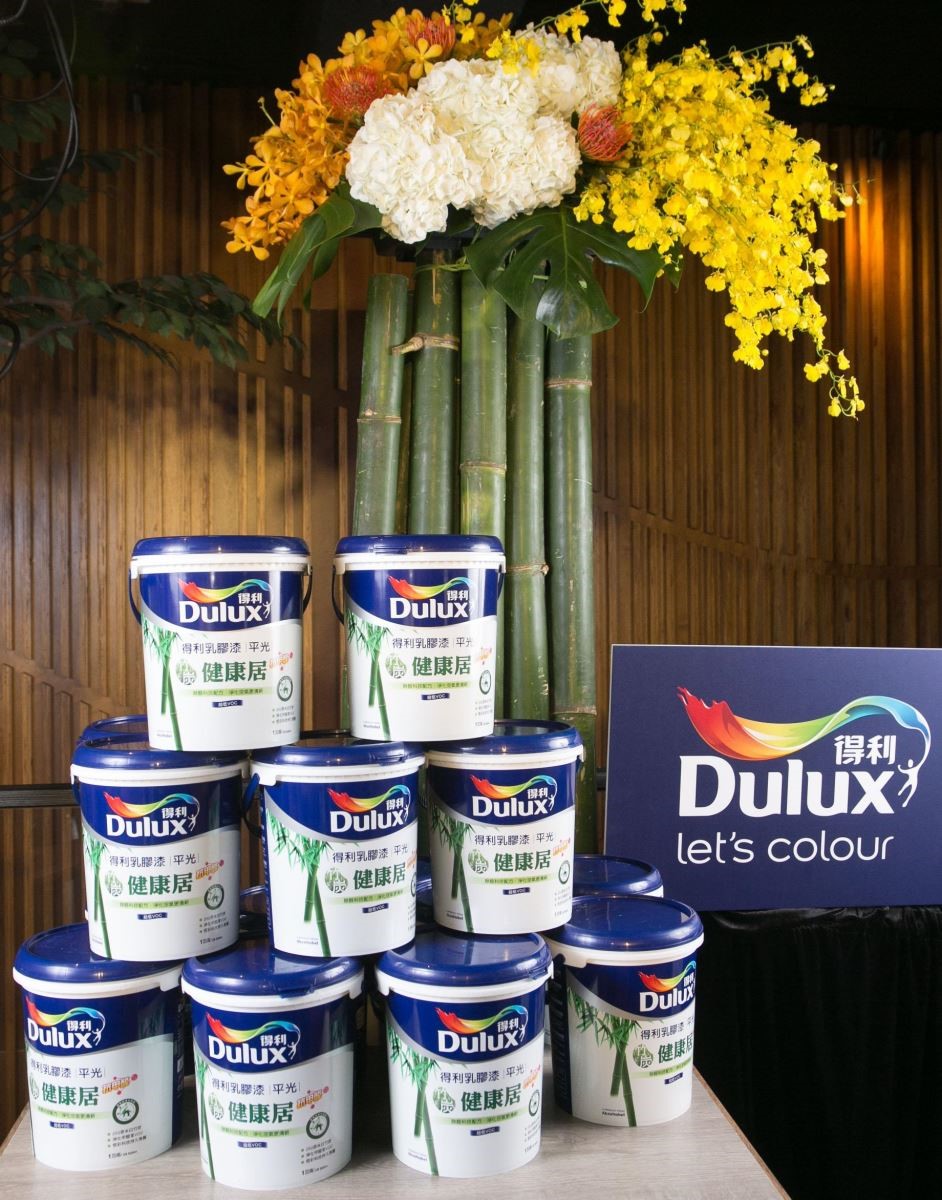 台灣得利塗料旗下熱銷產品「得利竹炭健康居抗甲醛乳膠漆」，以獨家先進技術將天然竹炭原料轉換為奈米白竹炭，可健康除醛達 95% 以上