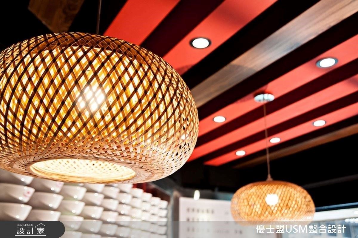 「眼鏡仔豬血湯」傳統小吃，以「傳統時尚」為核心，在