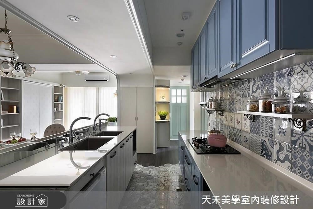 洗滌與烹煮區分別配置於不同檯面上，清楚劃分工作區，煮菜時較不慌亂。>>看完整圖庫