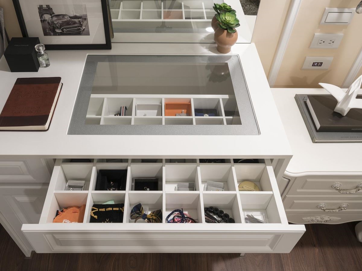 小飾品、配件運用小格層區分清楚明瞭。>>看完整圖庫