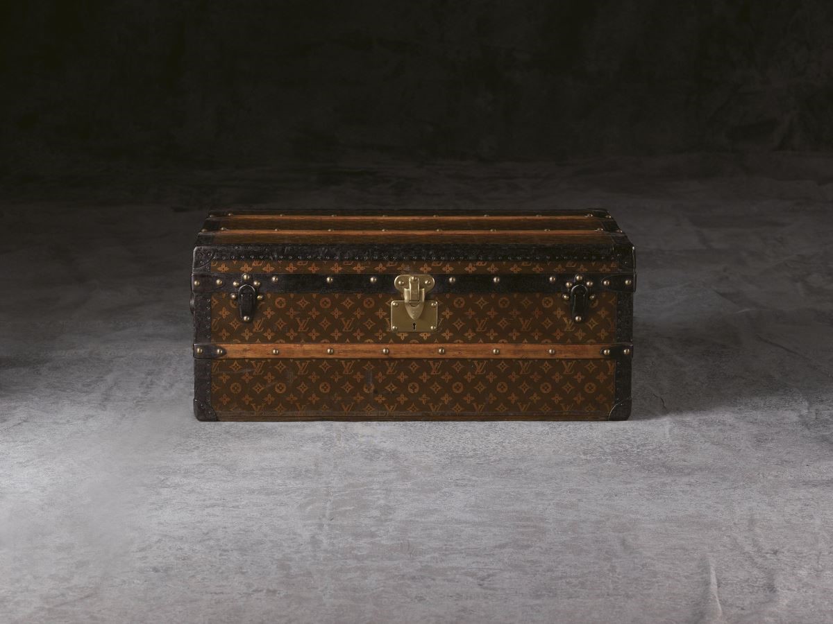 依隨使用者需求，客製化旅行用的行李箱，裡面的夾層甚至可將各式物件分門別類的固定陳列。(圖片提供_路易威登)