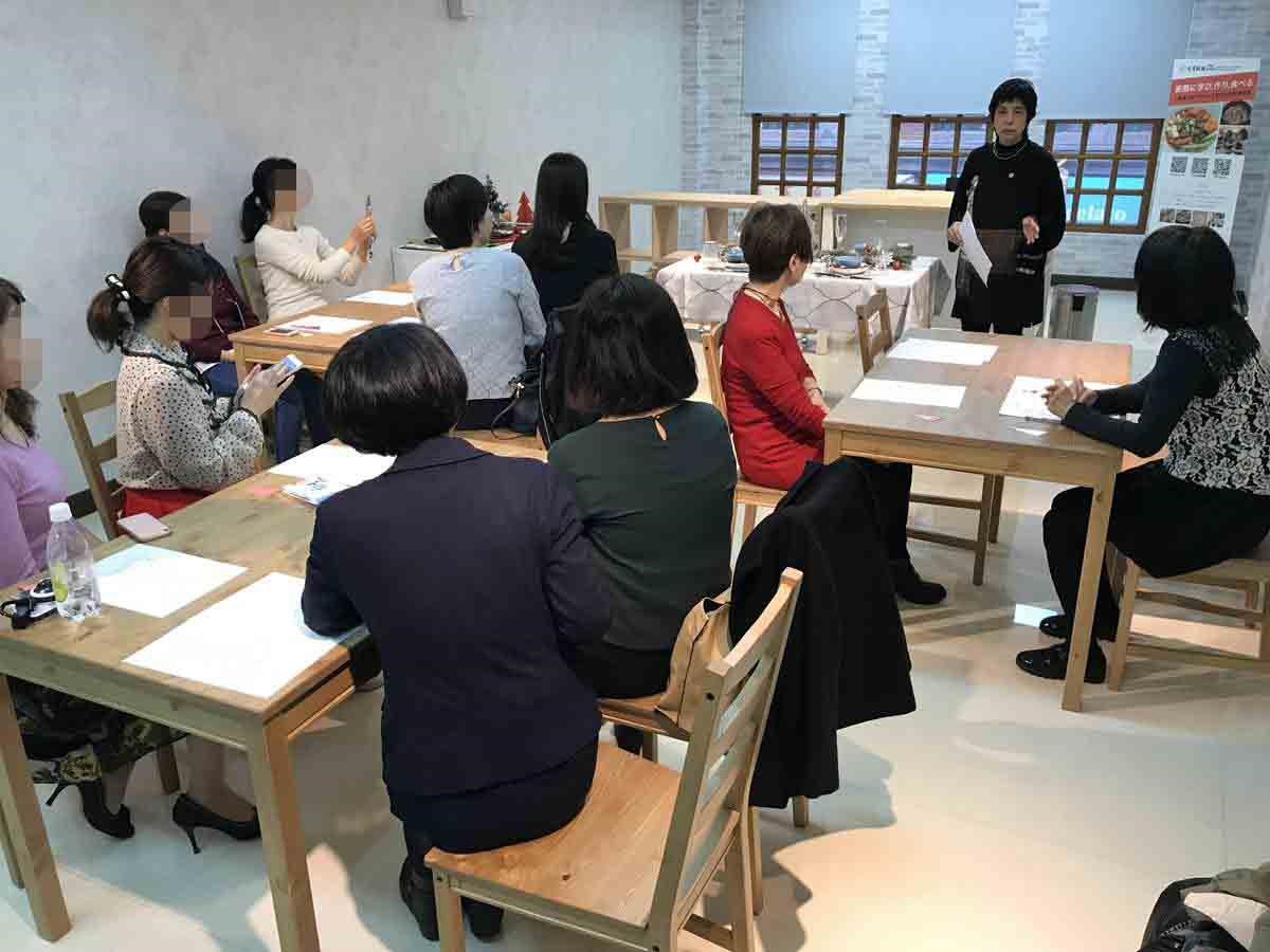 為紀念日本餐桌擺飾藝術協會創立30周年，日本餐桌擺設