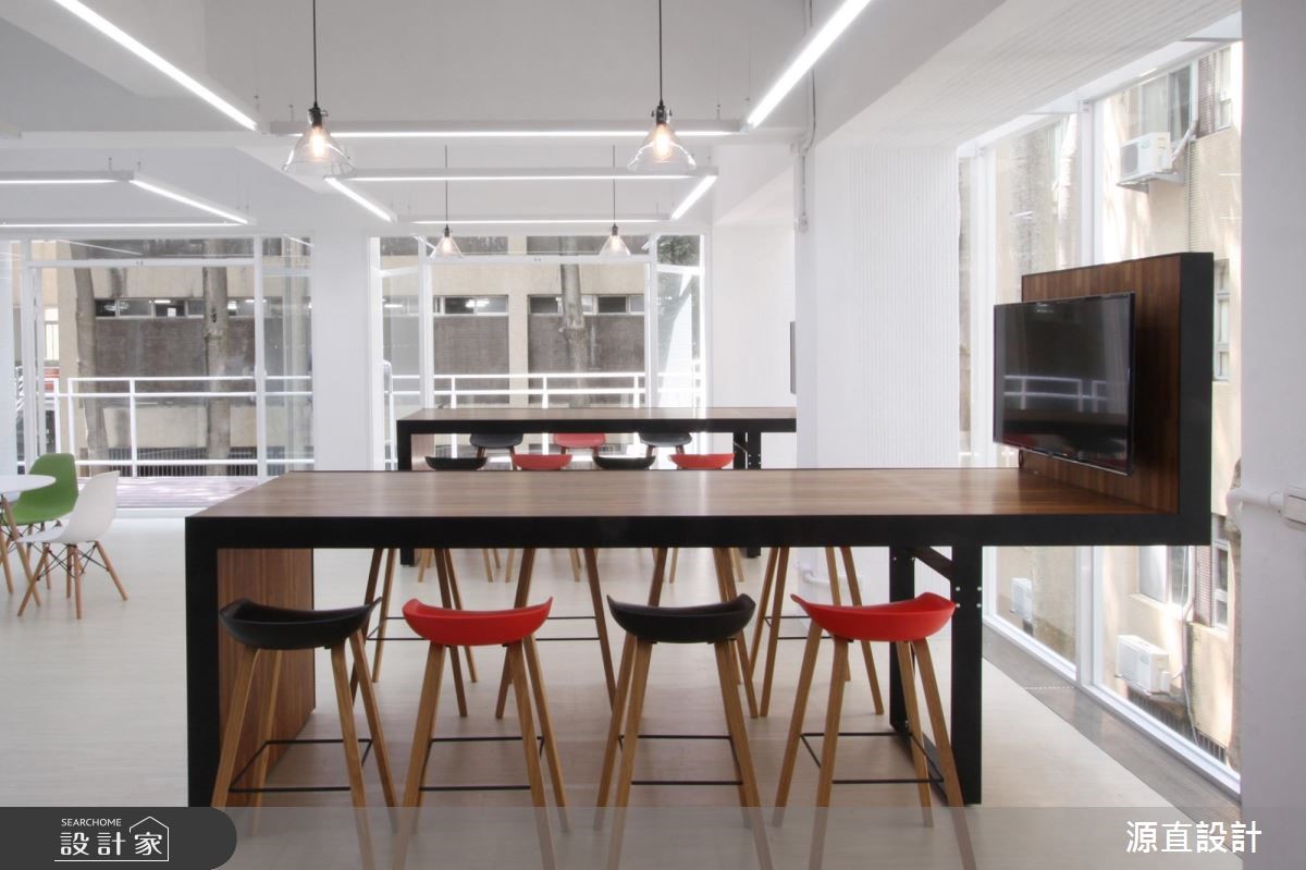 原是歷經多年的老建築，面臨老舊屋況、採光不佳以及通