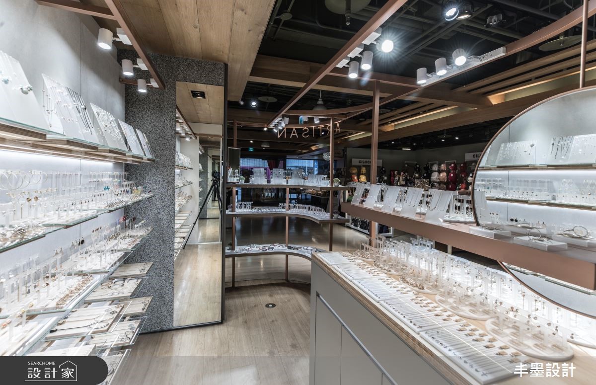 「ARTISAN」飾品店，設計師以簡約風打造商空店面，透
