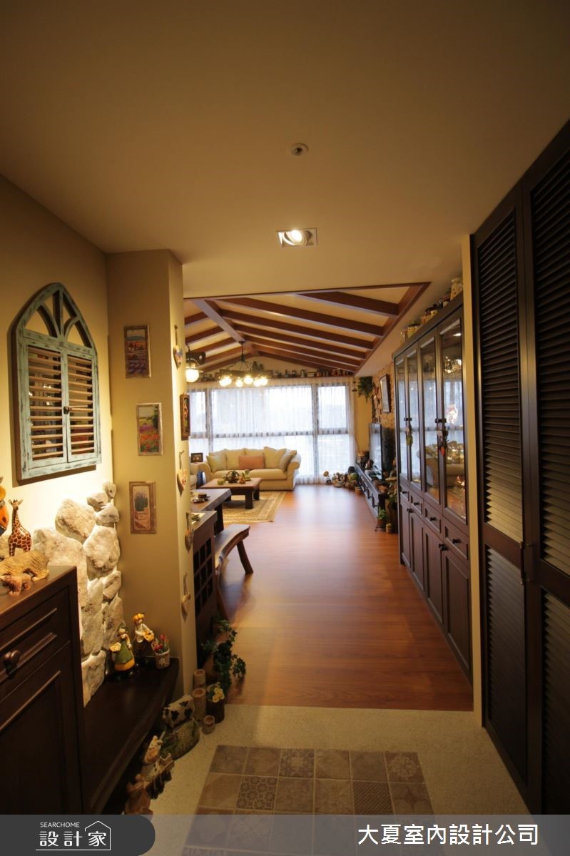 48 坪鄉村風住宅的屋主，擁有從小到大、旅行世界所累