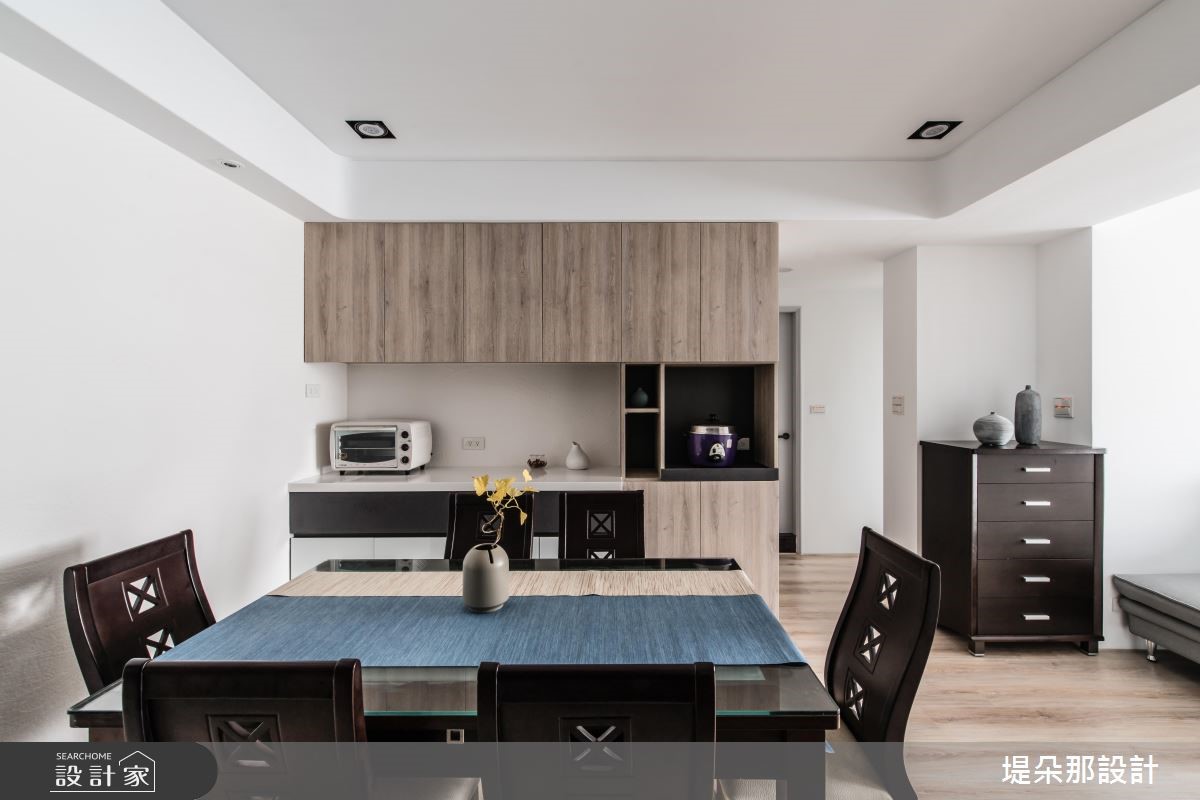 27 坪混搭風小空間，住了4個女生，需儲藏的東西多，因