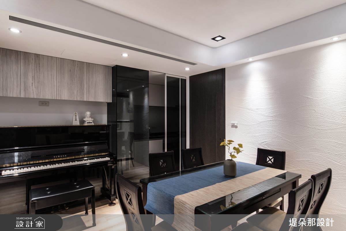 27 坪混搭風小空間，住了4個女生，需儲藏的東西多，因