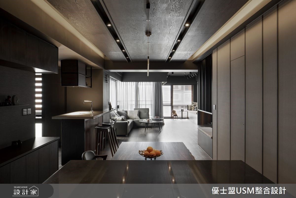 50 坪中古屋，設計師透過輕工業風規劃，以黑灰白作為