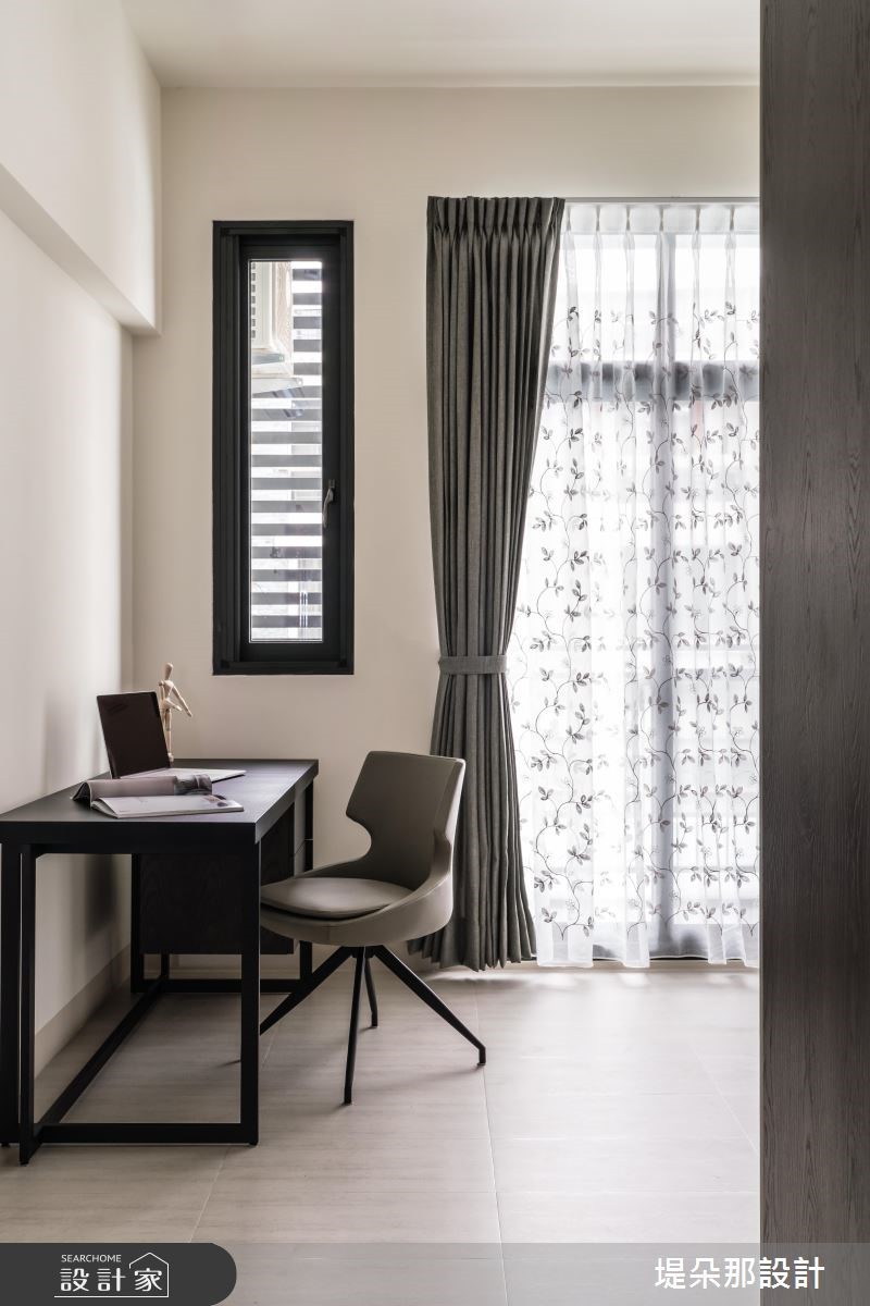 在科技業工作的兒女，為了報答退休父母的養育之恩，找