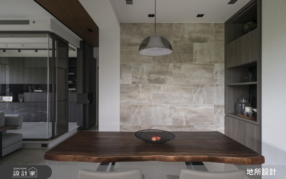 29 坪現代風居家，設計師在簡約底蘊中，加入植栽與陽