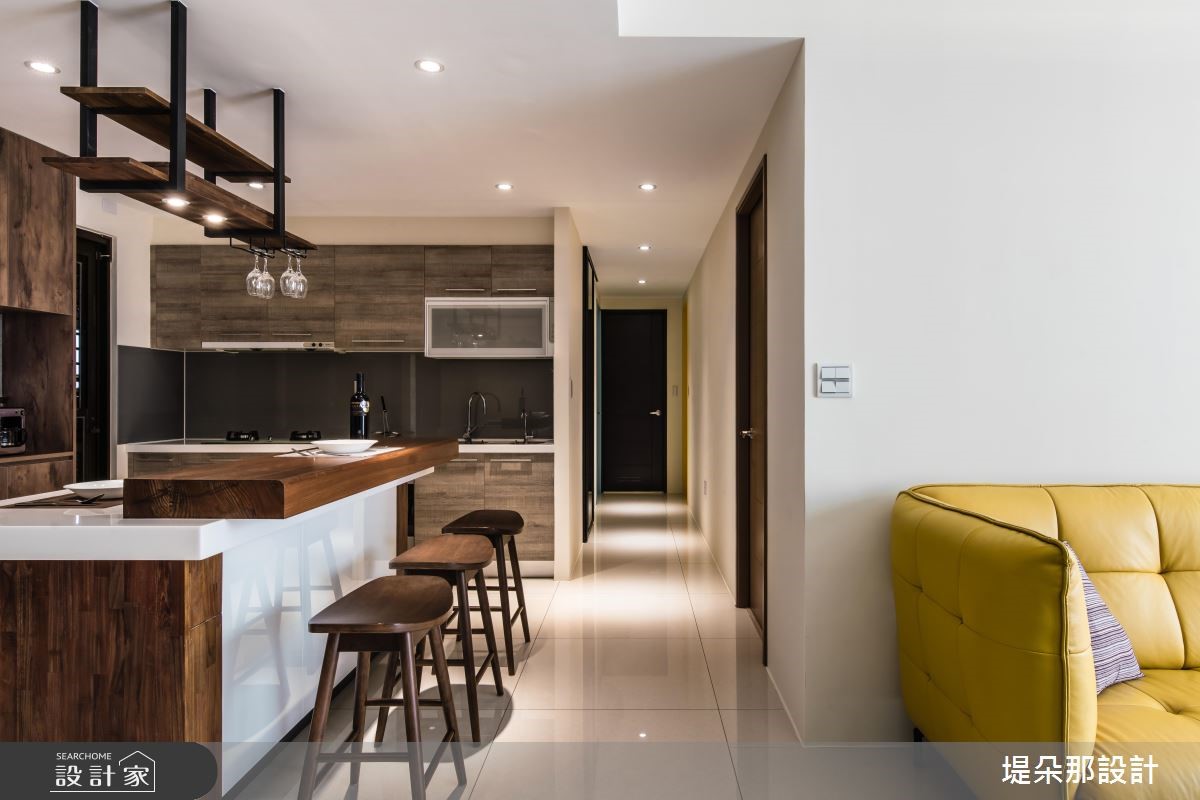 緊鄰河畔的新式大廈是兩夫妻購入的第二間房，帶著搬遷