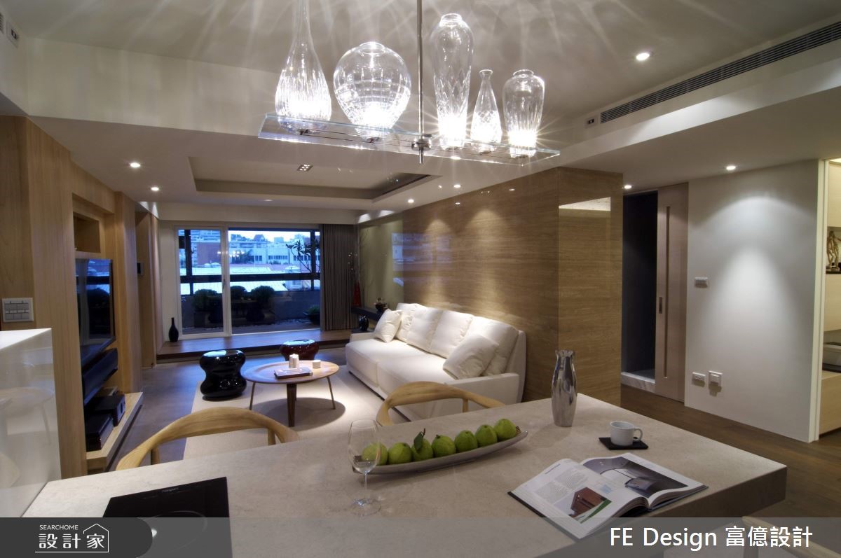 34坪老屋空間，設計師透過格局重整，將陽台內推、讓陽