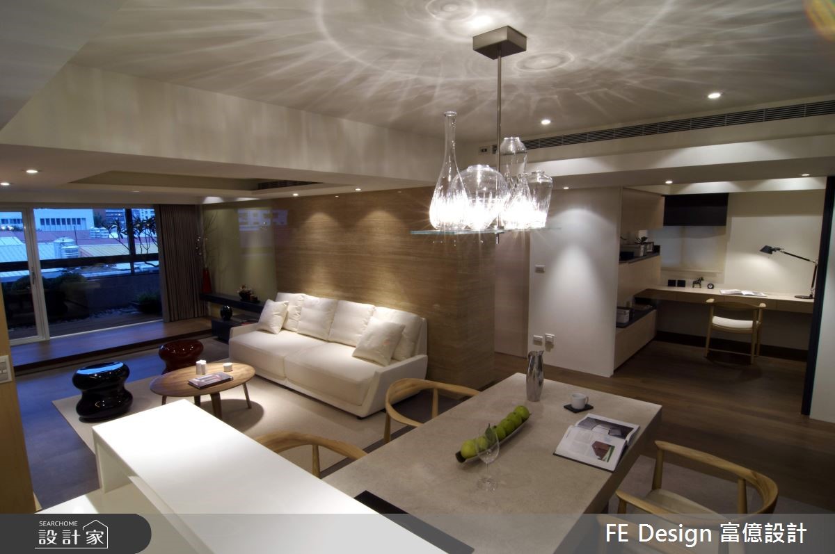 34坪老屋空間，設計師透過格局重整，將陽台內推、讓陽