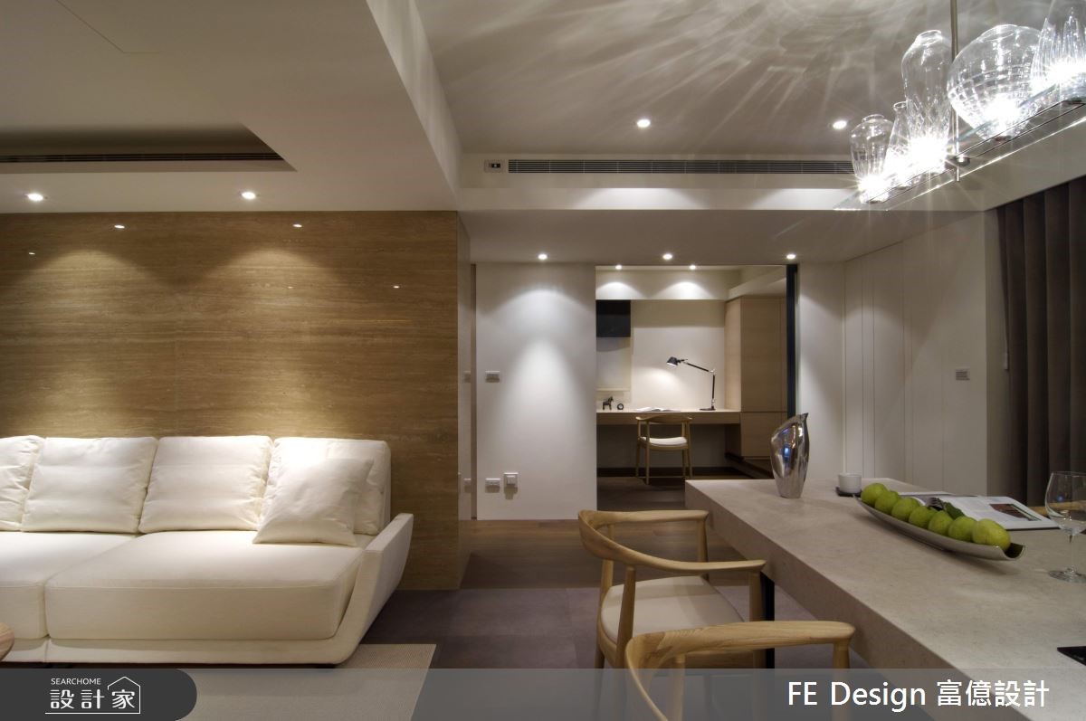 34坪老屋空間，設計師透過格局重整，將陽台內推、讓陽