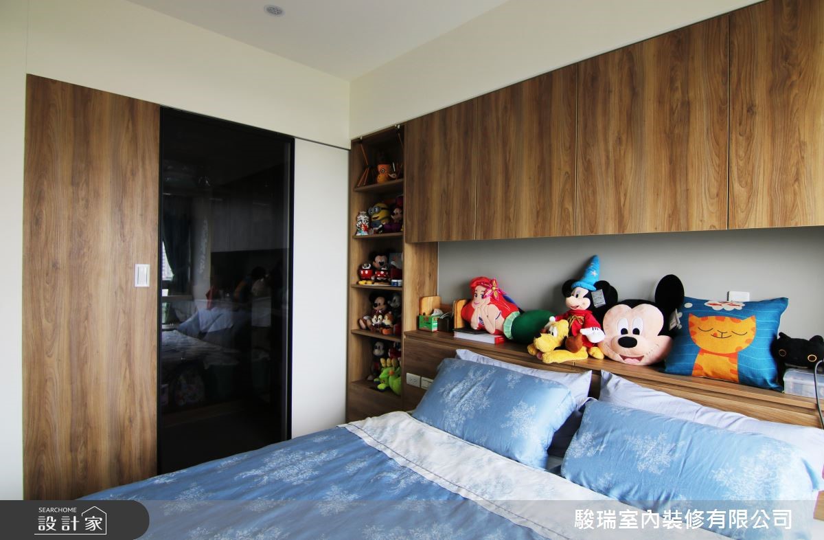 人寵共享的17 坪小宅以單純簡約的北歐風為設計理念，