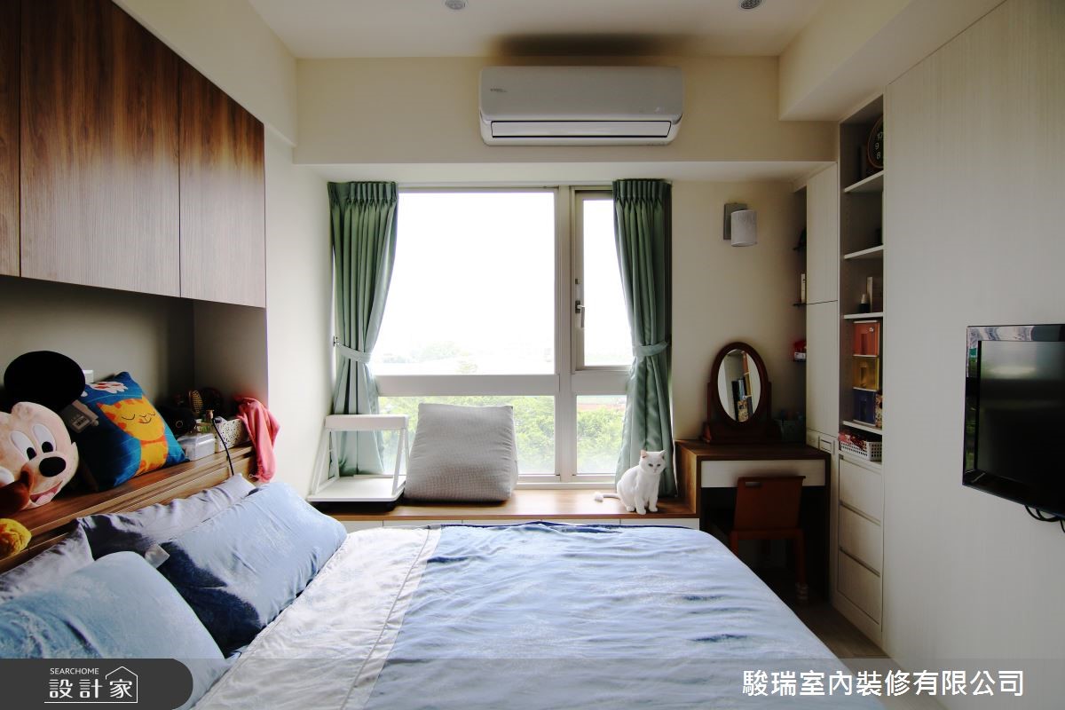 人寵共享的17 坪小宅以單純簡約的北歐風為設計理念，