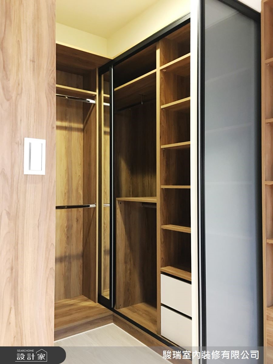 人寵共享的17 坪小宅以單純簡約的北歐風為設計理念，