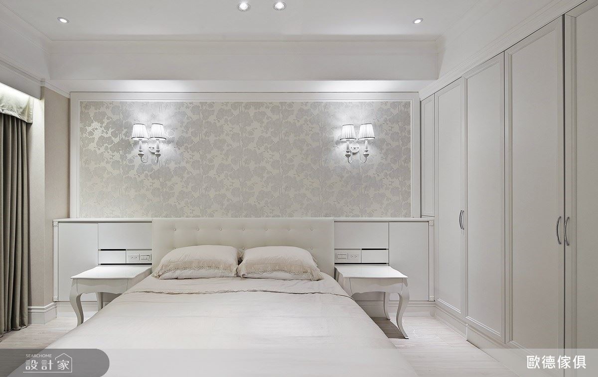 女主人臥房依據居者身高量身訂做床頭櫃，展現符合人體工學的貼心設計。