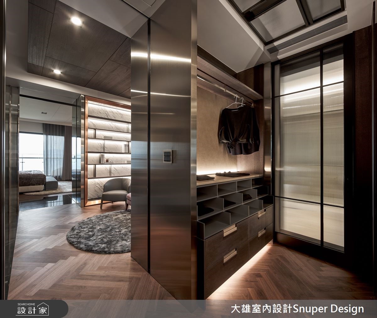 屋主對美學有獨特的思維，加上鍾情於超跑的藝術之作，