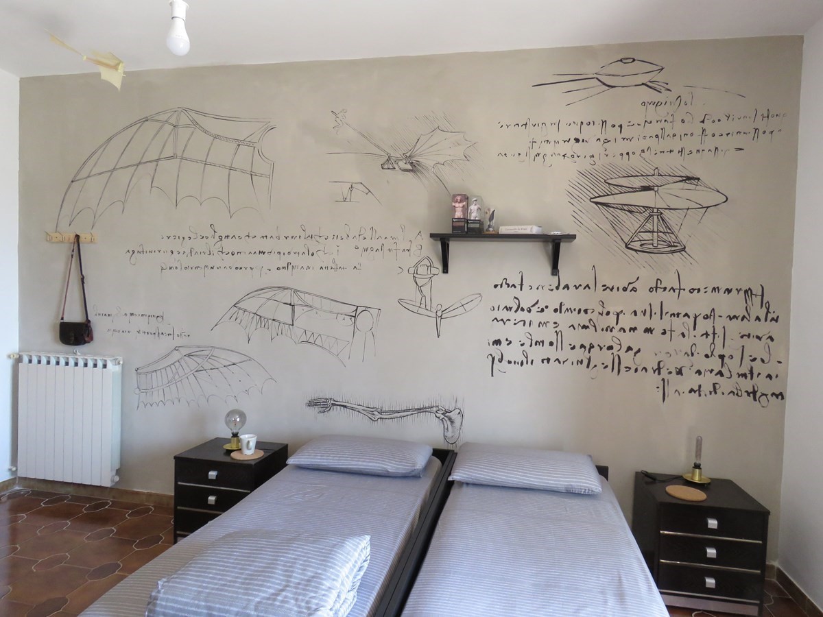 達文西設計手稿牆面完成。