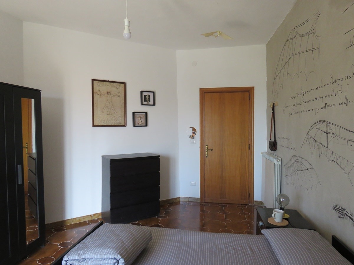 書謹從油漆到家具佈置一手包辦。