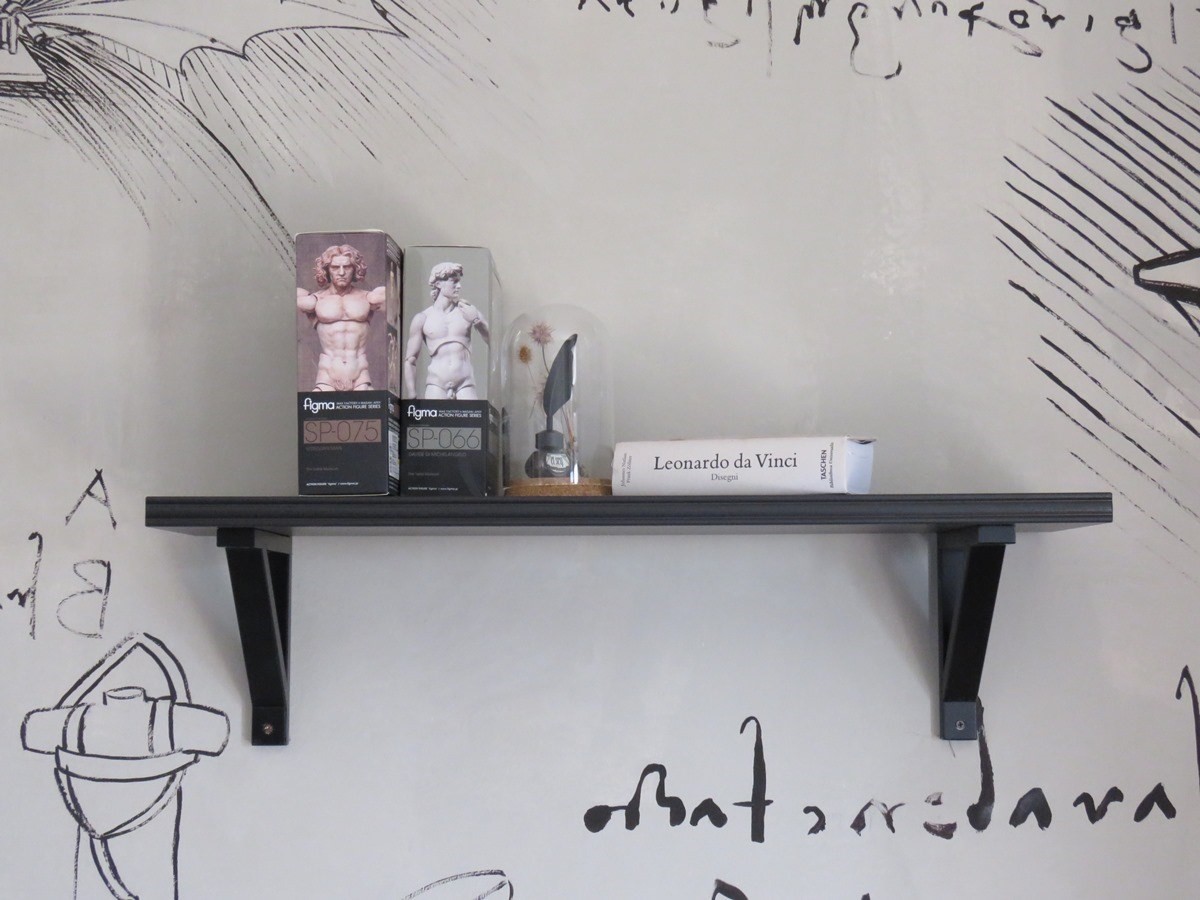 很有藝術家氣質的展示架。