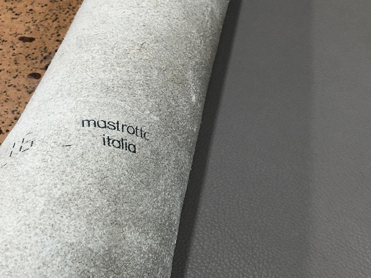 牛皮沙發平日如有進行保養，可以使用相當久的時間。