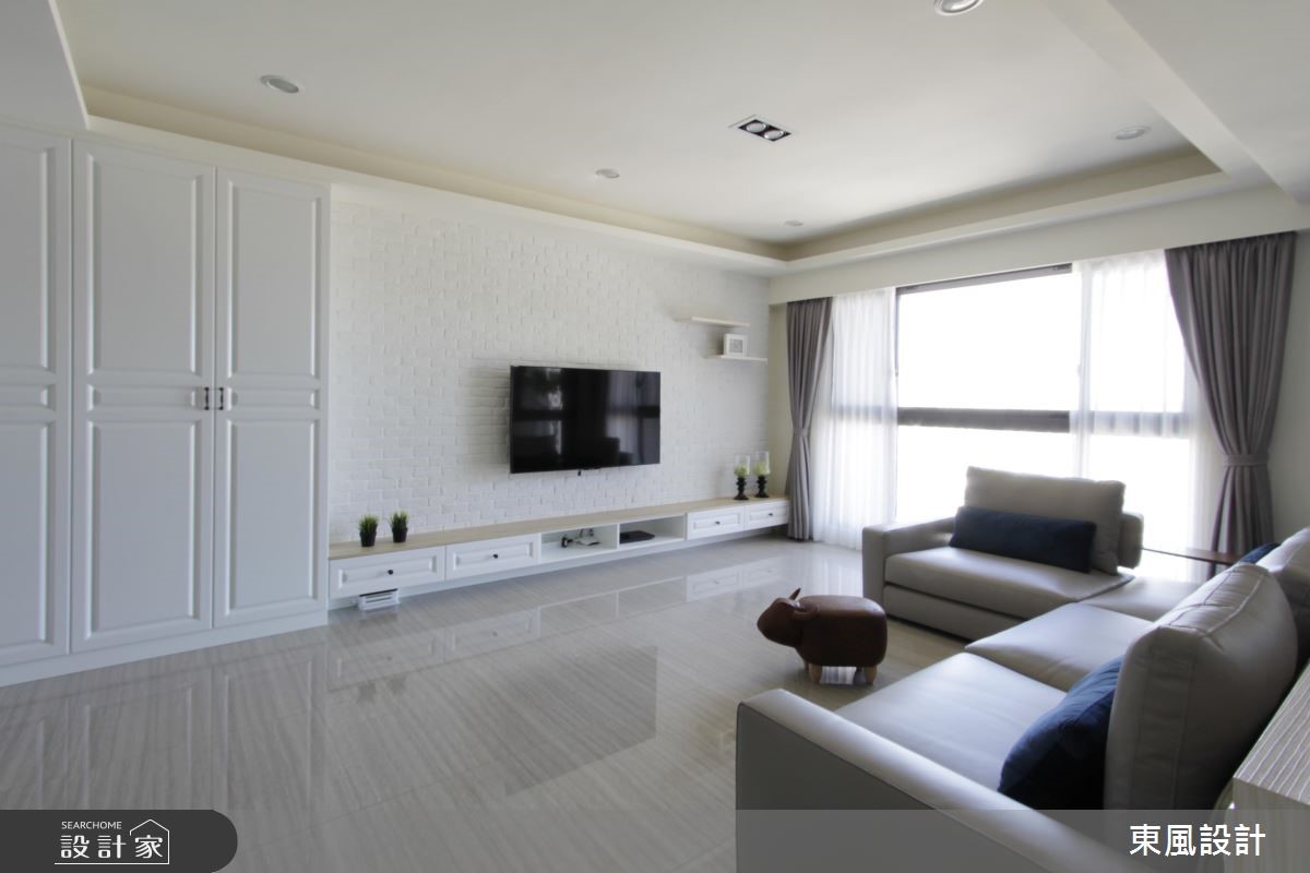 35 坪純白美式風住宅，簡約的線板搭配清爽的純白漆面